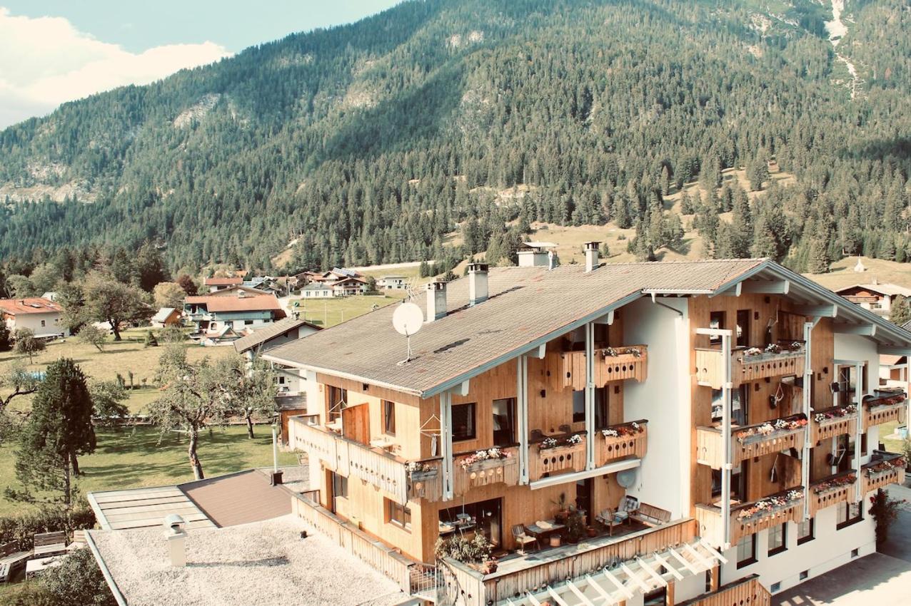 Pension Kreuzeck - Dein Gluecksplatz Am Lech Weissenbach am Lech Εξωτερικό φωτογραφία